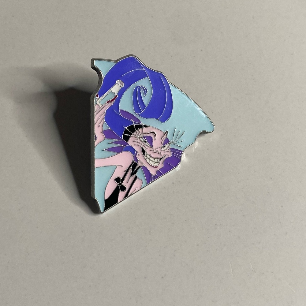 Disney Loungefly Mystery Pin – Yzma (Villains Slice Series) – 1 of 6 to Collect
